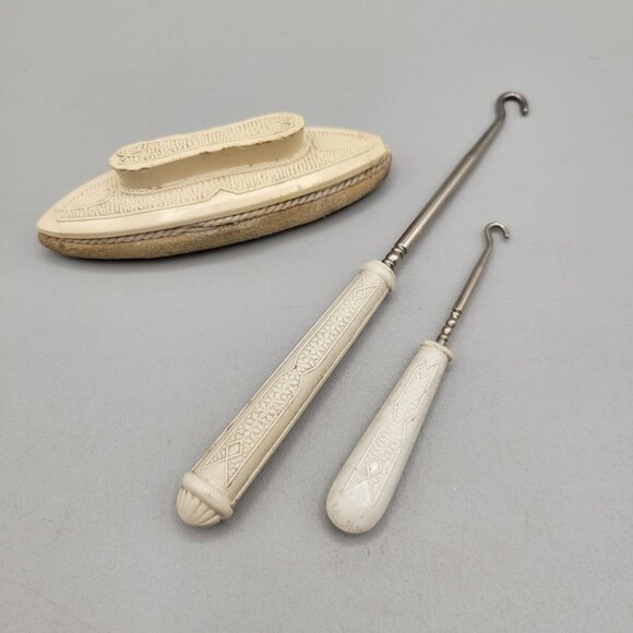 Antique Vanity Set Nail Buffer Two Button Hooks 3 Pieces - Picture 2 of 3